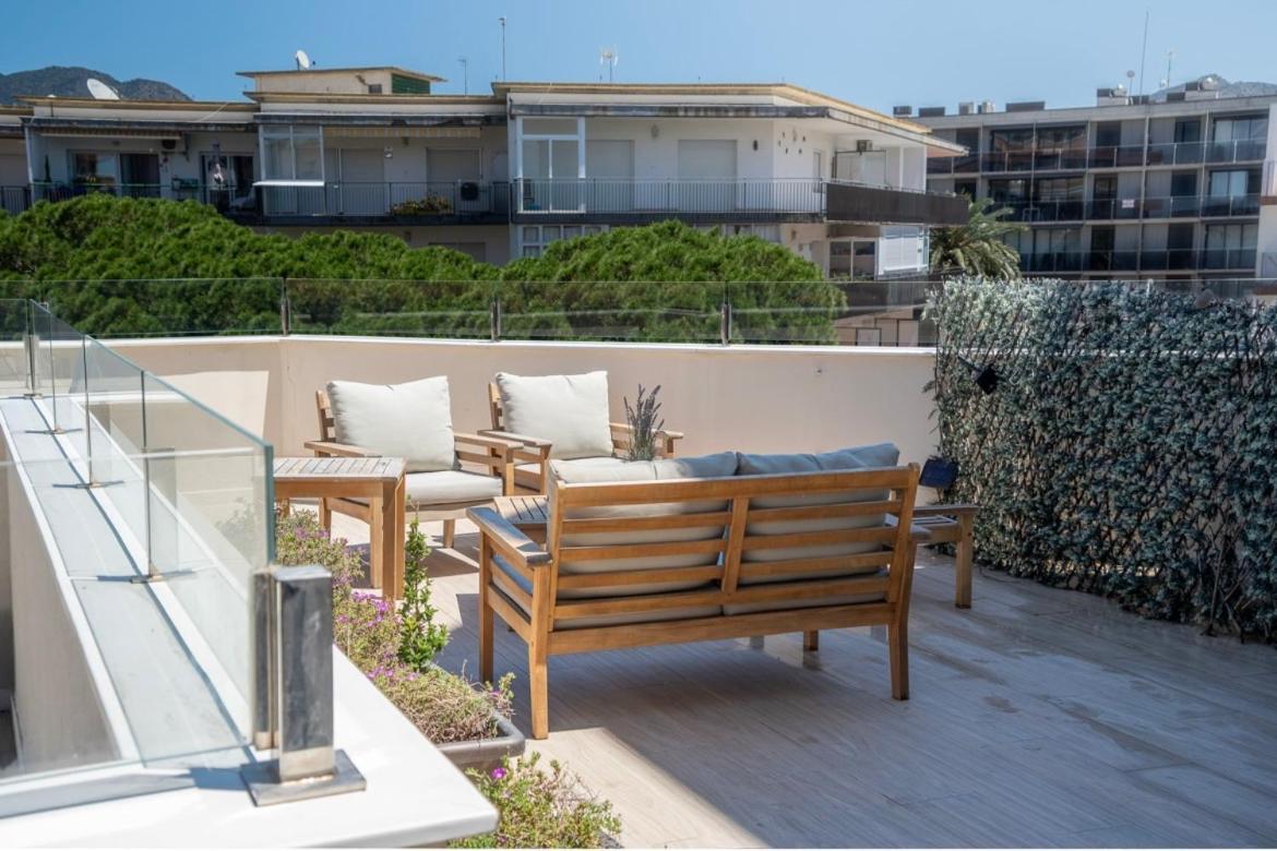 M A R I V E N T Suite With Bathroom And Terrace 50 M2 Roses Zewnętrze zdjęcie